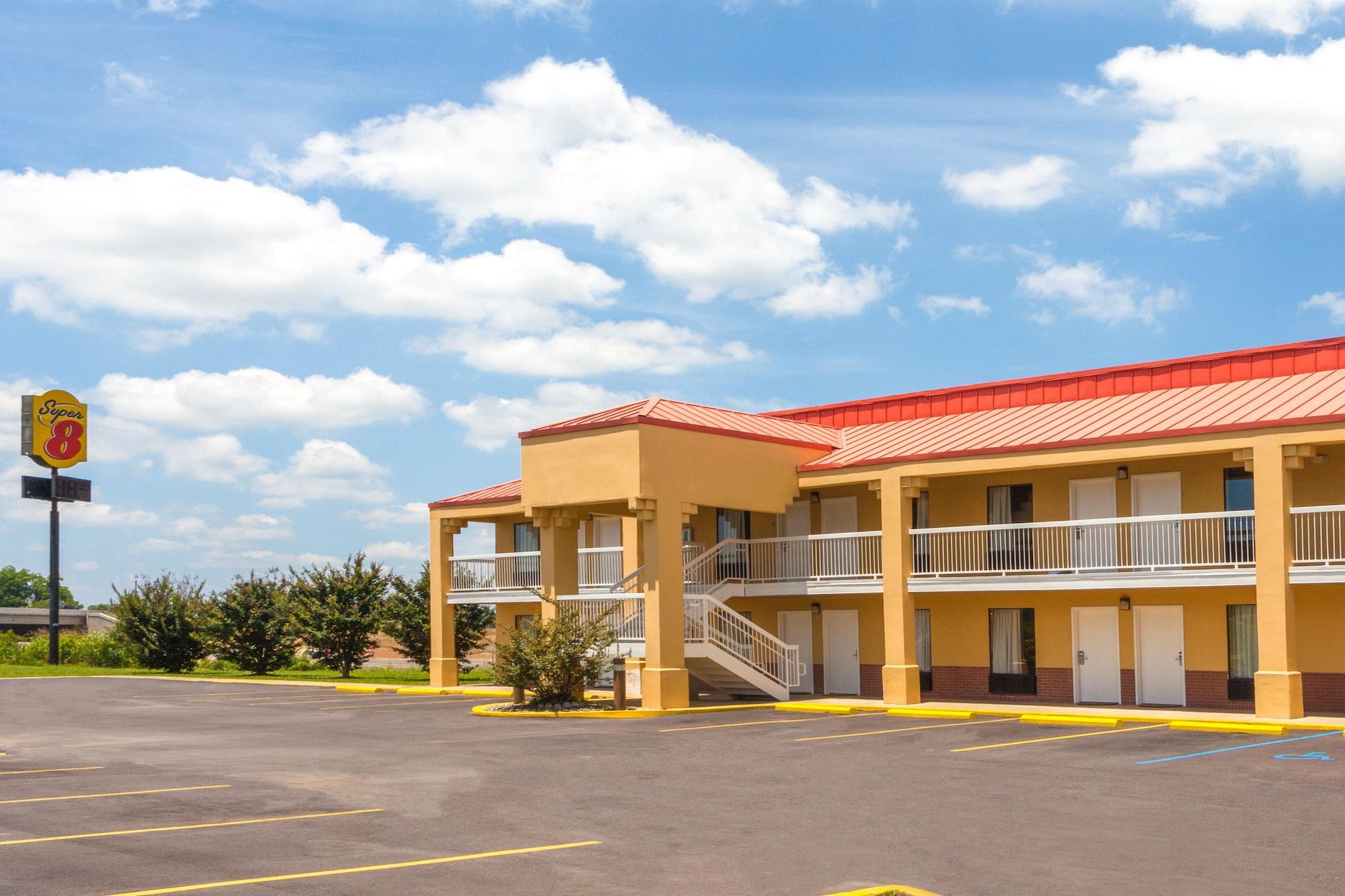 Hotel Super 8 By Wyndham Madison/Ridgeland Area Exteriér fotografie